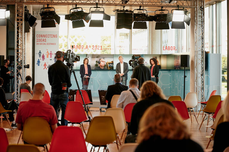 Das Panel Demokratie in der Arbeitswelt auf der Labora 2021