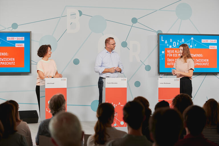 Labor.A 2023 Podiumsdiskussion mit Luisa Neubauer